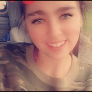 Meet your Posher, Kayla